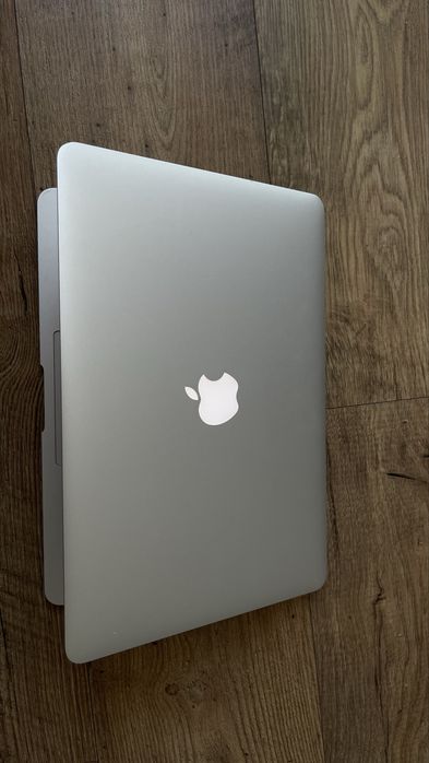 Продам MacBook Air 13” Early 2015