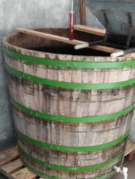 Продавам голяма бъчва - кадус 
Използвана за събиране и м