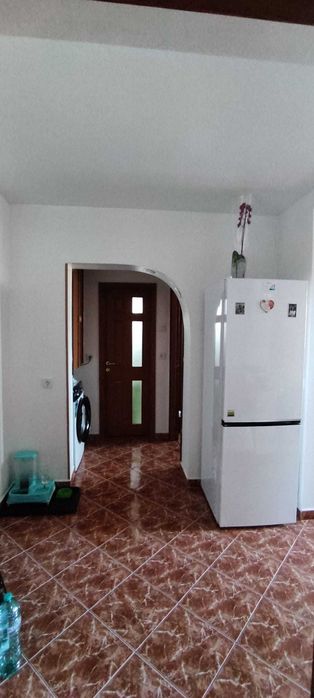 Vând apartament in zona Malu roșu, 2 camere decomandat, confort 1, etajul 6 din 10, complet mobilat. Pentru mai multe detalii la telefon 0721 152 149 - Vedere 2