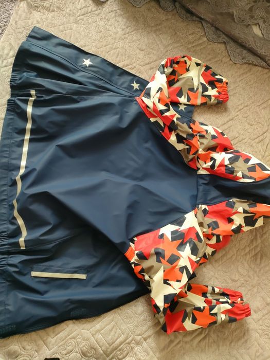 Куртка дождевик , и джинсы