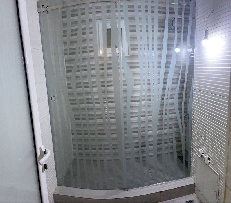 Cabina dus, paravan sticla, usi din sticla