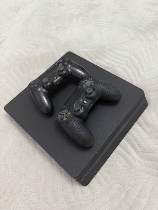 Игровая приставка PlayStation 4