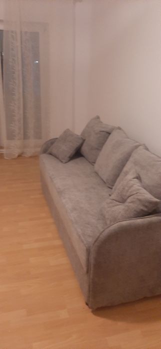 Închiriez URGENT apartament 4 camere decomandate