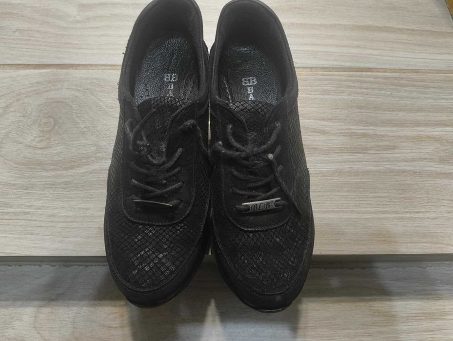 Дамски обувки номер 37