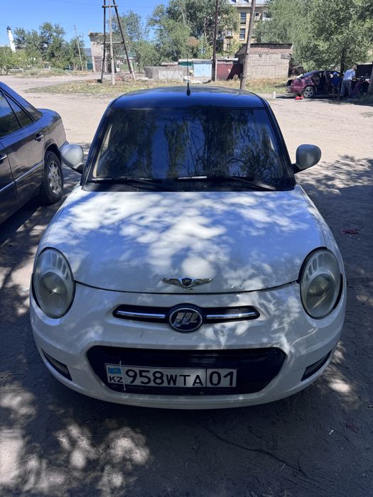 Автомобиль 2015 года, обьем 1,3.