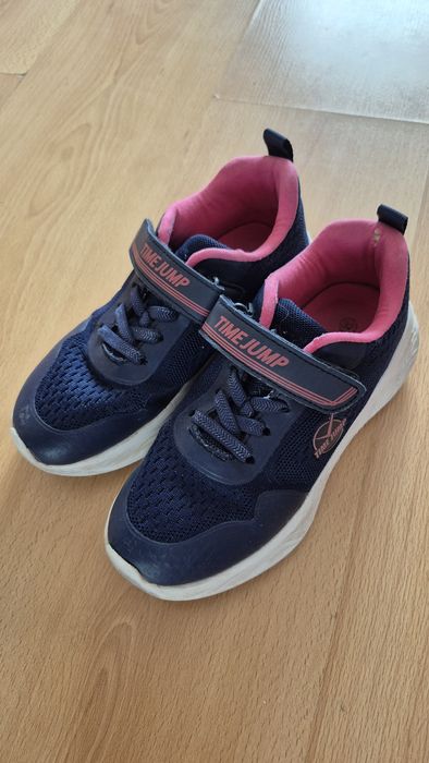 Кроссовки для девочки