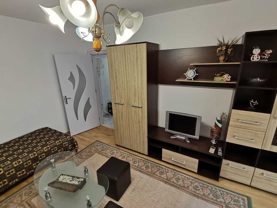 Дава се под наем Едностаен апартамент в Бургас, Братя Миладинови - 43 кв.м за 255 € - Снимка #1