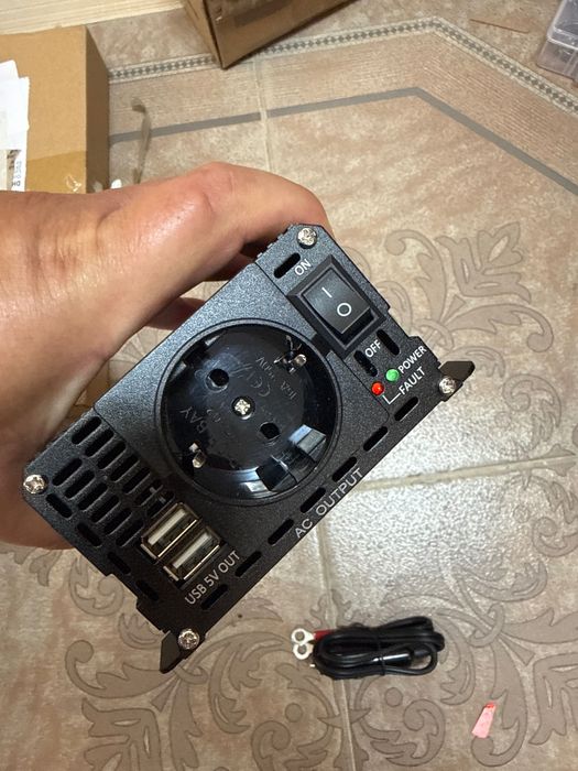 инвертор LVYUAN 500W (12V към 220V)