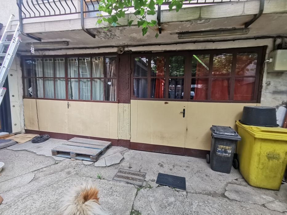 Гаражни врати метални със стъкла