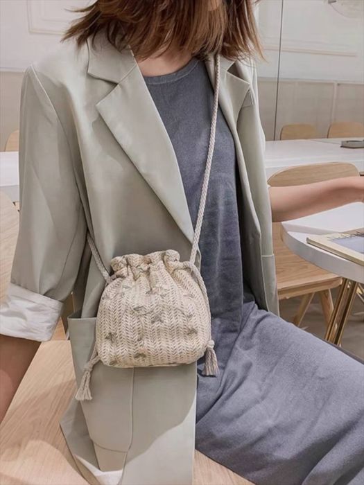 Плетеная мини-сумка на завязках