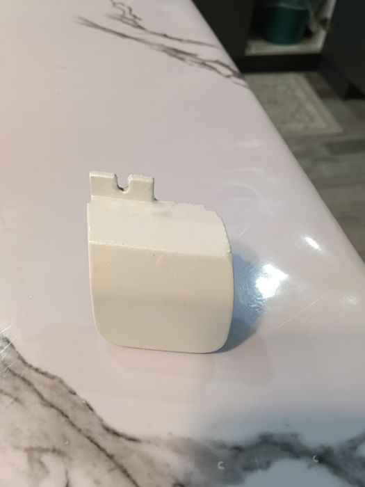 Продам заглушку на передний бампер.