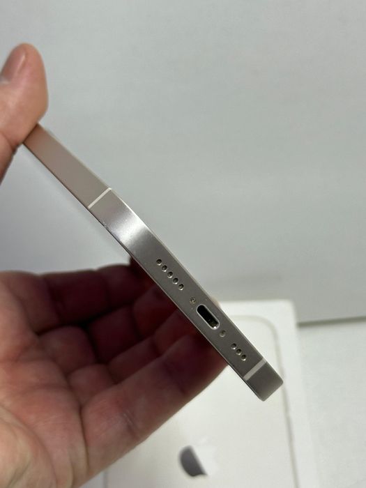 Продам Айфон 13 128г