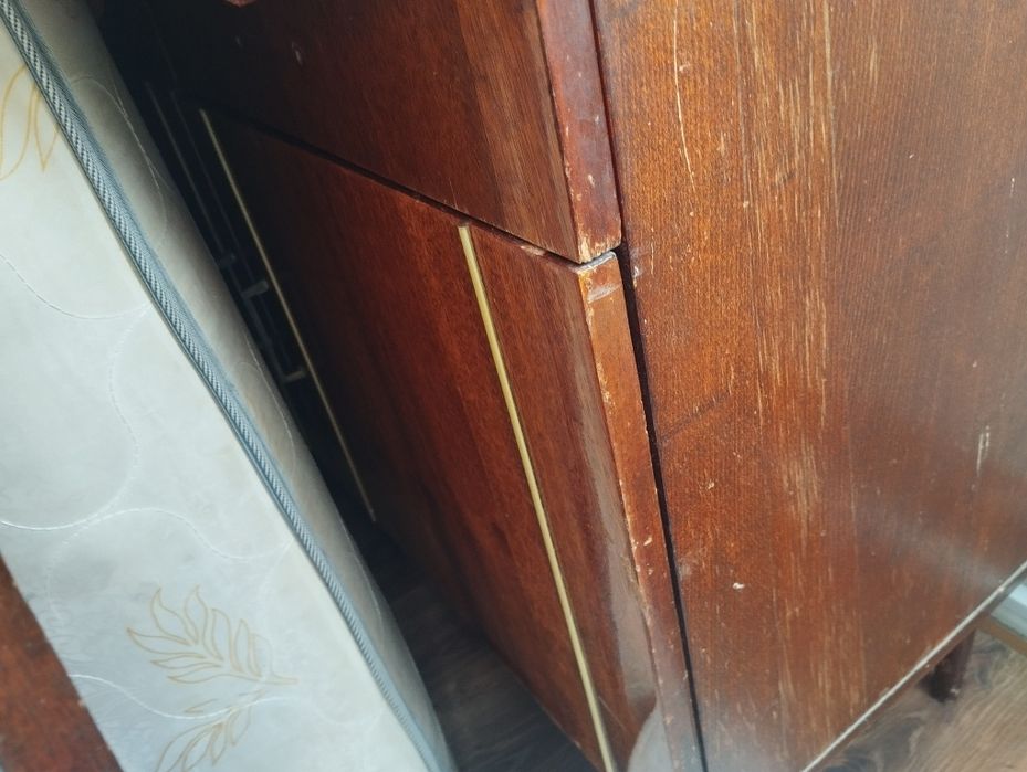 Eski mebel sotiladi