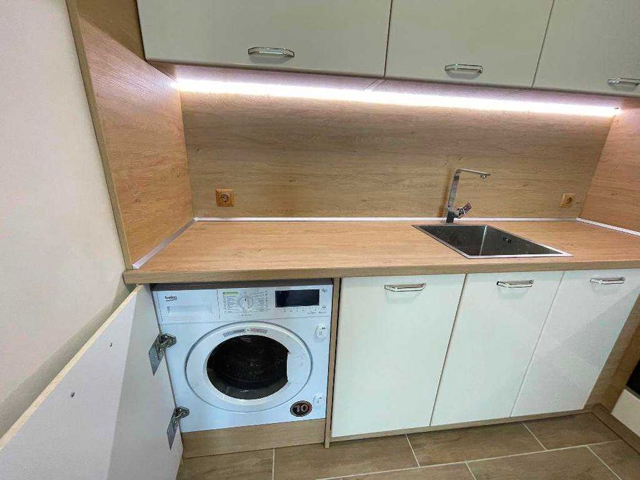 Двустаен обзаведен апартамент с две покрити паркоместа