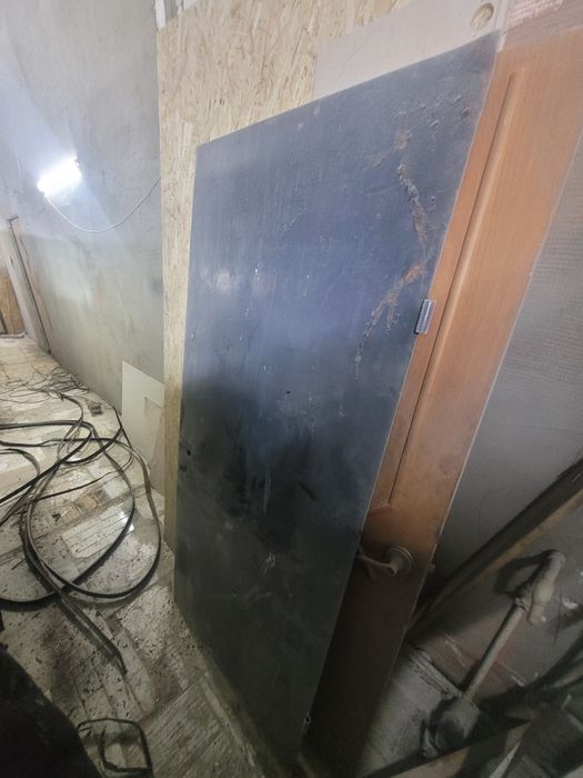 Дверь металлическая крепкая