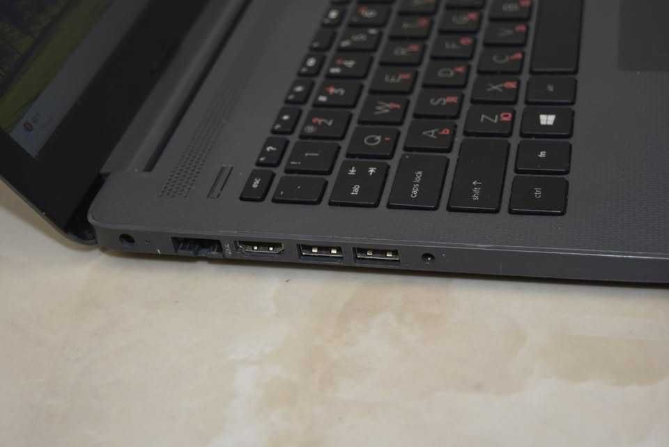 156, inch Laptop HP AMD Ryzen 5 3500U AMD Radeon Vega 8 4GB