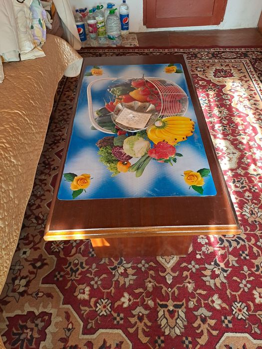 Продавам Холна маса