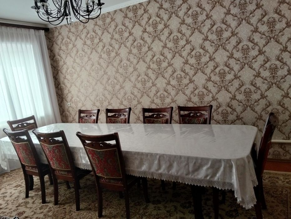 Продаётся стол и стулья