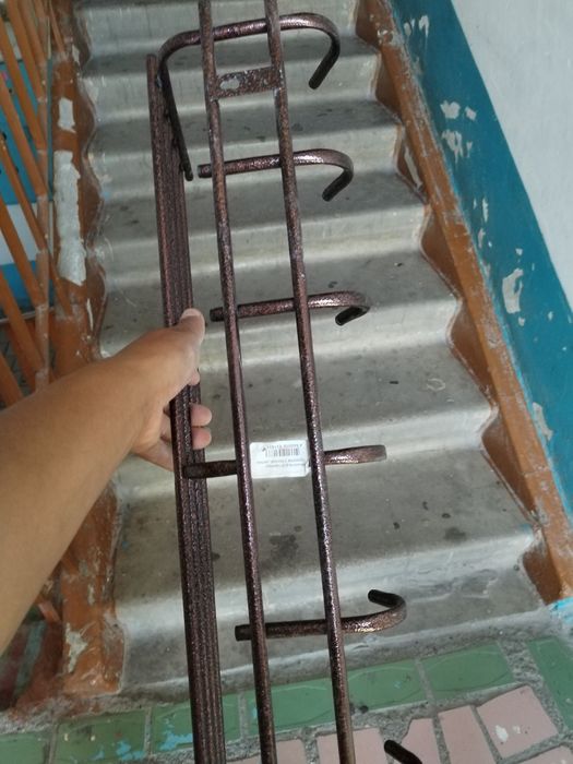 Киим илгиш сатылады.