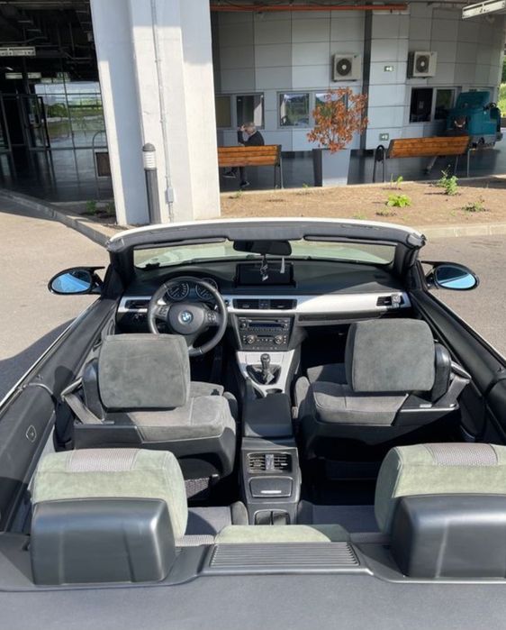 BMW Seria 3 Cabrio E93  2008, Alb Perlat, Pachet M, 124.000 km reali,