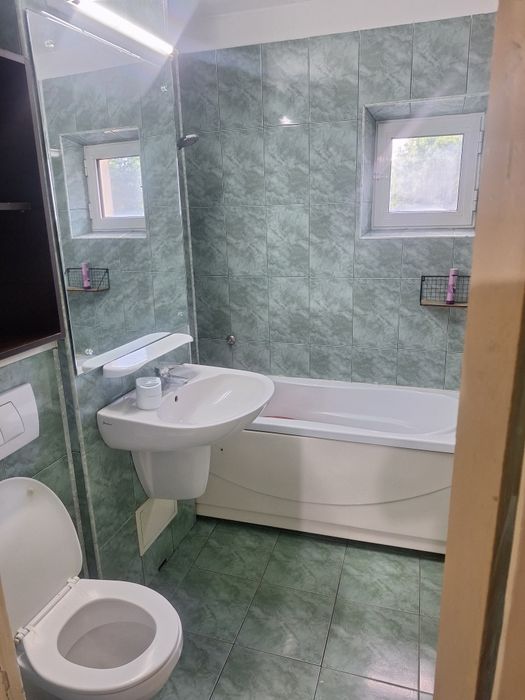 Închiriez apartament
