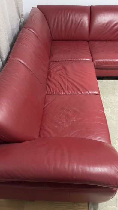 Canapea rosie de piele naturala