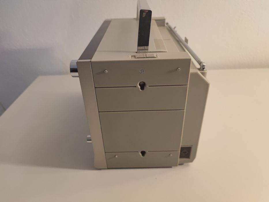 Radio casetofon Uher Power Port 2 defect