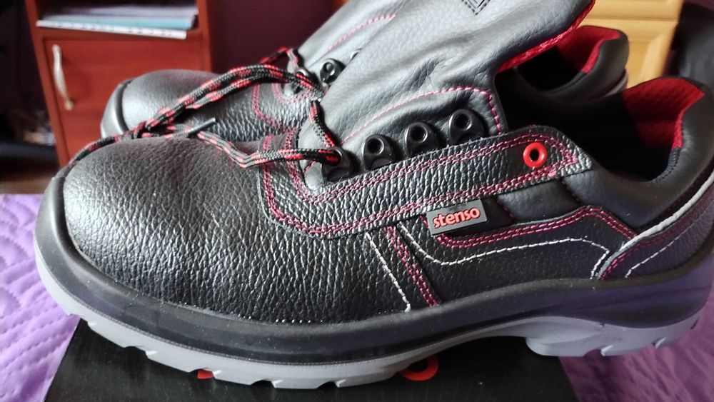 НОВИ Работни обувки N46 STENSO