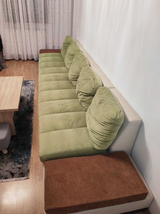 Canapea L 3,9m, l 90cm, h 40cm