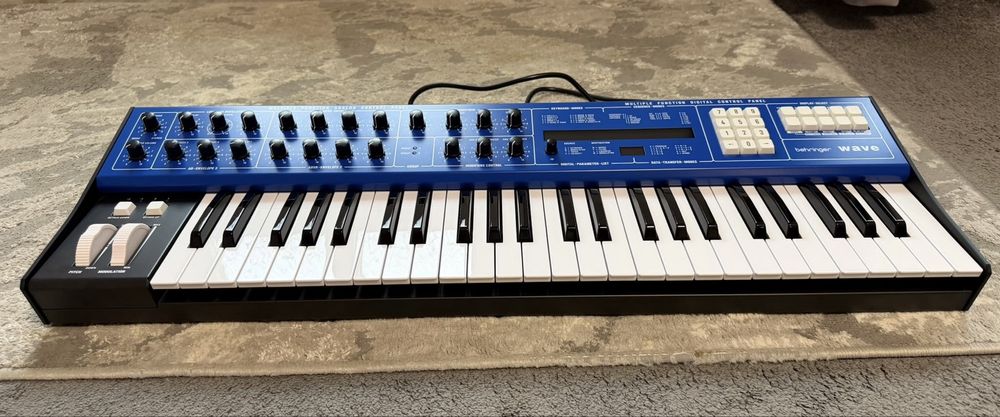 Vând Behringer Wave Sintetizator Synth