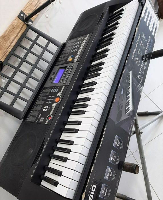 Продаётся синтезатор МК 809