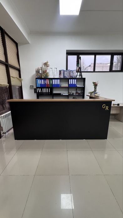 Ресепшен с полками