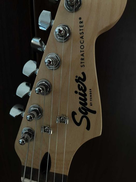 Chitară electrică Squier by Fender + amplificator Frontman 10G