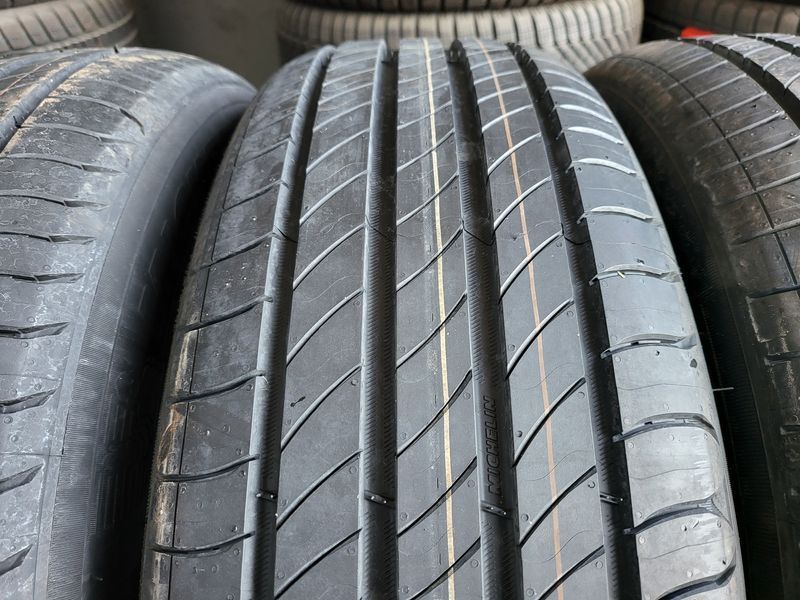 215/65/17 MICHELIN 4бр