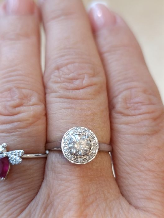 Кольцо с крупным бриллиантом 0,5 карат.