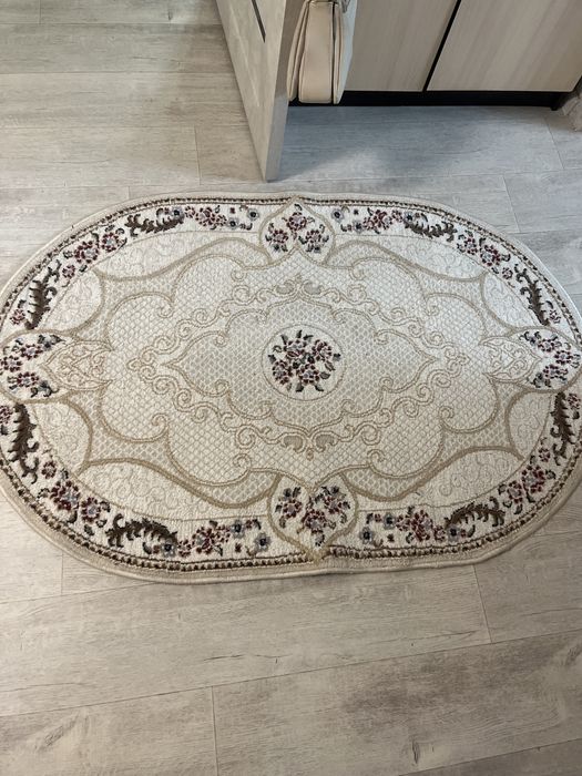 Ковёр хорошего качества.