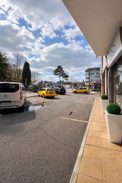 ОТДАВА СЕ ПОД НАЕМ ТЪРГОВСКО ПОМЕЩЕНИЕ В ТОП ЛОКАЦИЯ!