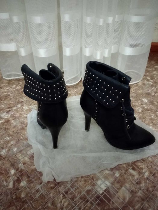 Ботиночки стильные  35 размер