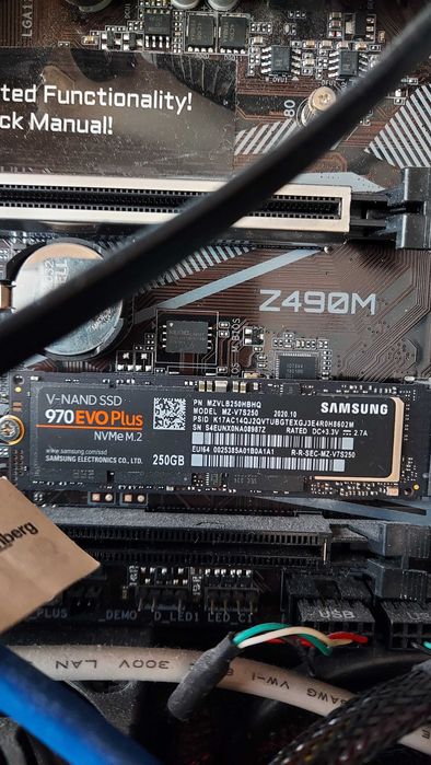 Unitate PC Gigabyte Z490m ,I3 ,8g ram ,SSD Samsung,sursa Be Quiet