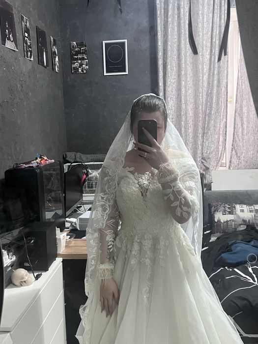 Свадебное платье вместе фатой 60000