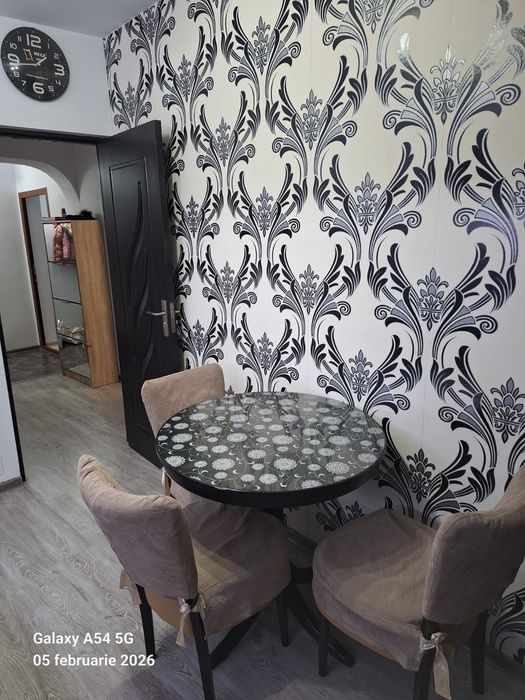 Vand apartament 2 camere complet utilat si mobilat