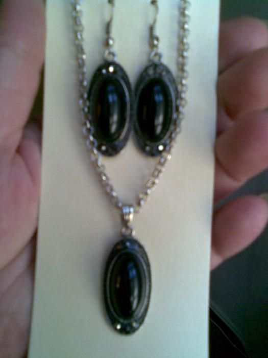 Лот бижута- 1- тъмно сиви(почти черни) камъни