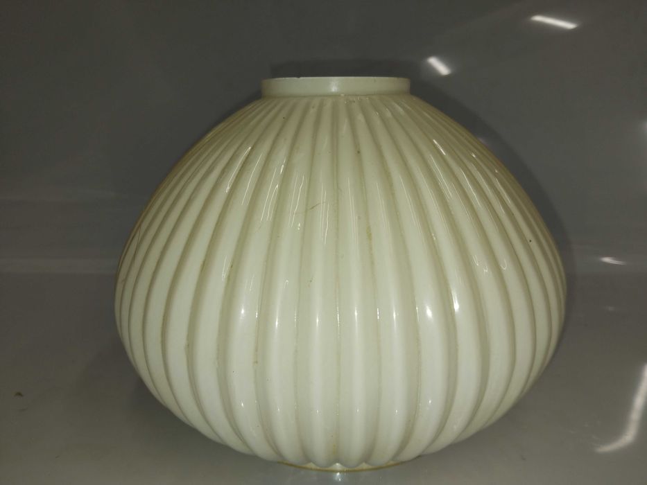 Продавам стъклени абажури за полилеи