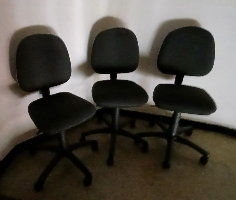 Офис столове за бюро, въртящи се, на колела.