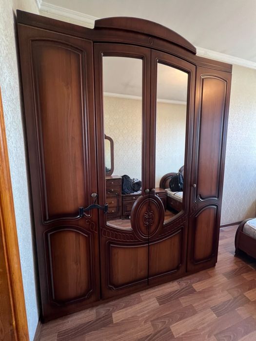 Продам спальный гарнитур