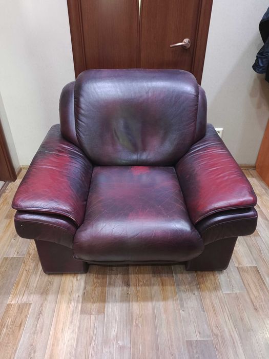 Продам кресло кожаное, две штуки