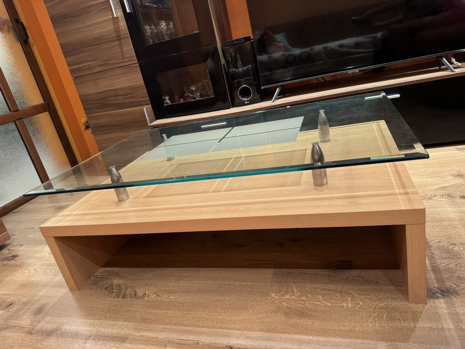 Холна маса със стъкло