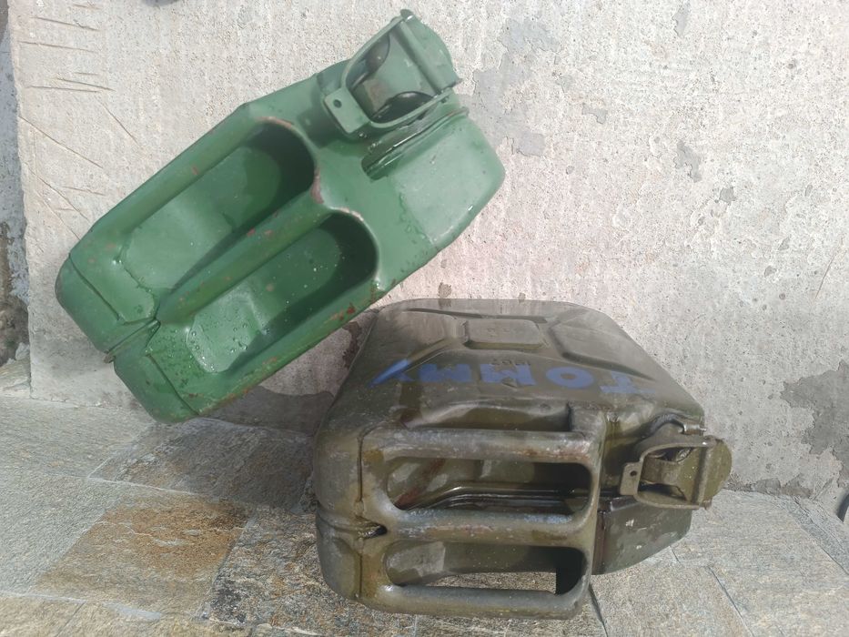 Метални туби за гориво (20 литра)