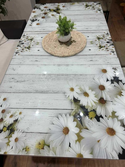 Трапезна стъклена маса