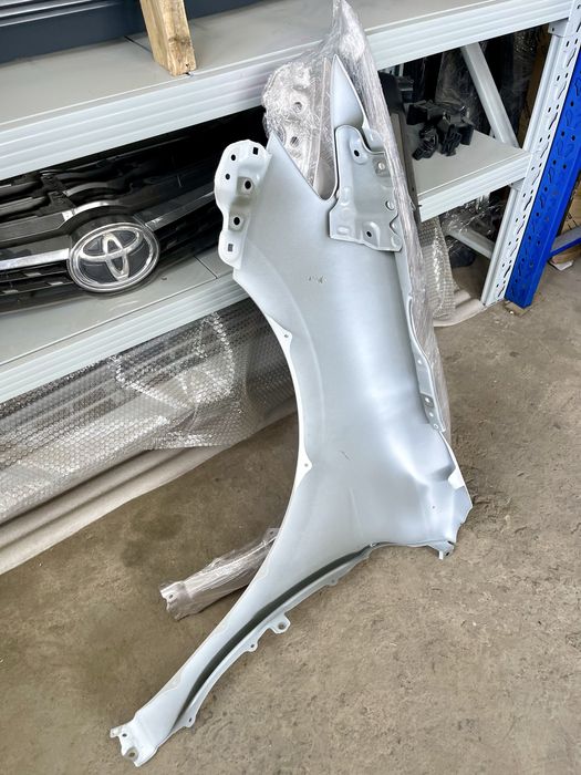 Крыло на Camry 80 Камри 80